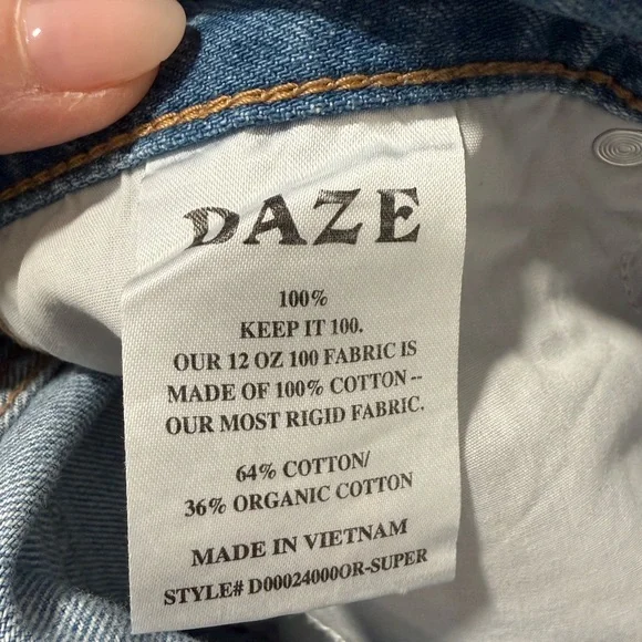 DAZE Denim Troublemaker High Rise Distressed Jean Shorts Size - 26 NWT - Picture 8 of 8